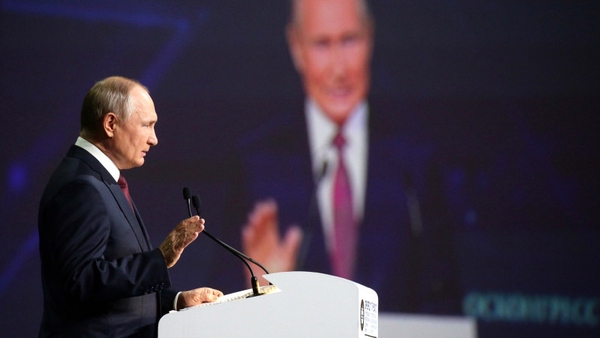 Путин потребовал от регионов проводить ответственную финансовую политику