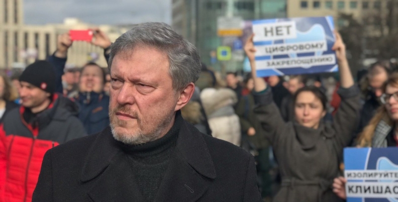 «Яблоко» катится, но не такси и не автобус - NEWS.ru - 08.07.21