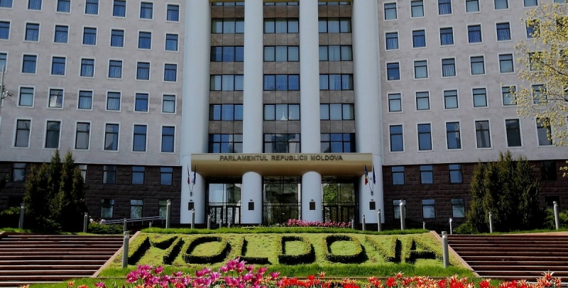 Перетягивание каната по-молдавски - NEWS.ru - 10.07.21