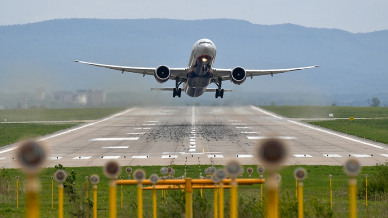 В Минтрансе сравнили цену перелета на Дальний Восток с такси по Москве